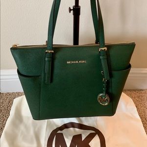Michael Kors Jet Set Tote